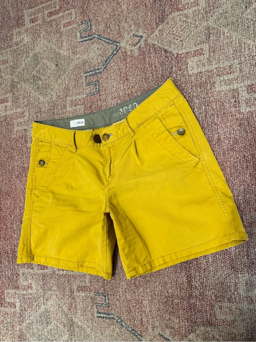 Gap low slung sulpha green/yellow soft chinos 6inch inseam size 6/28